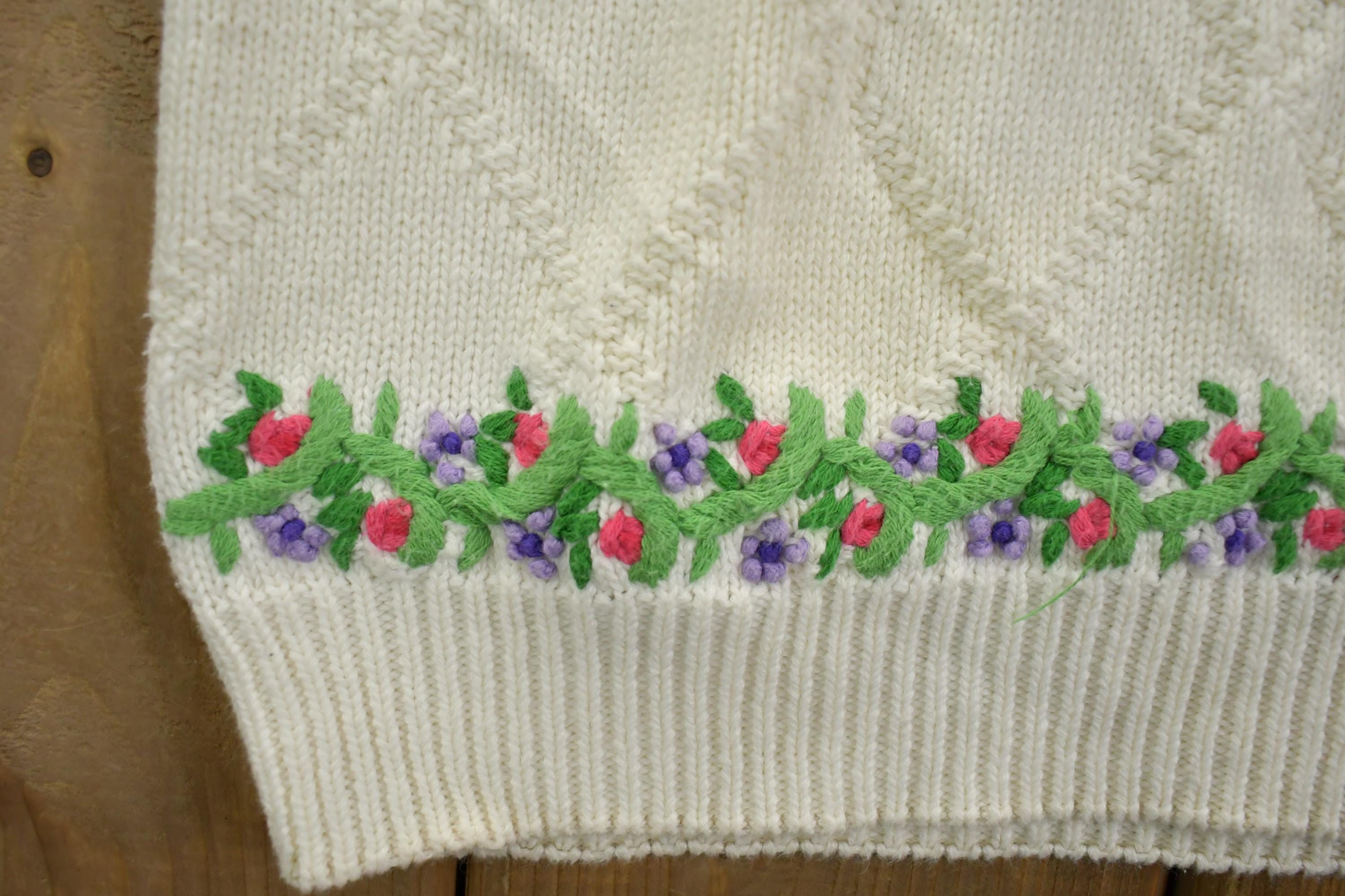 Vintage 1990s Kari Floral Design Knit Crewneck Shortsleeve Sweater