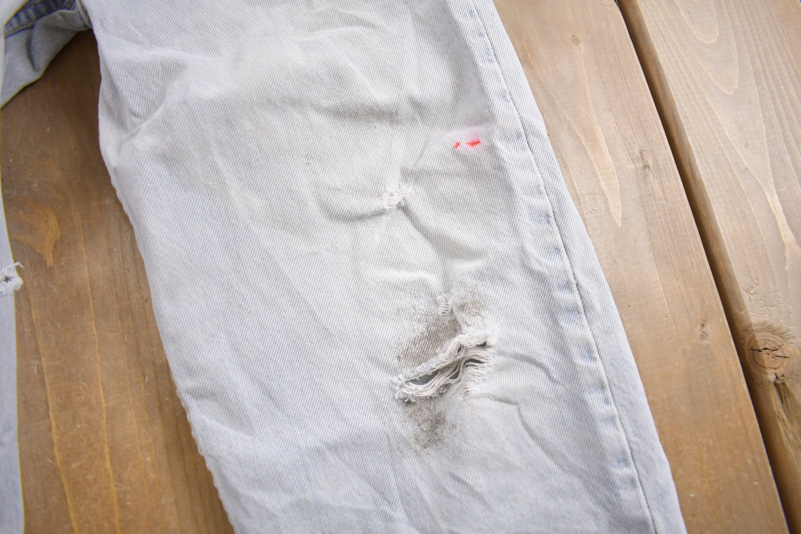 Vintage 1990s Levi's 550 Light Wash Distressed Jeans Size 30 x 30