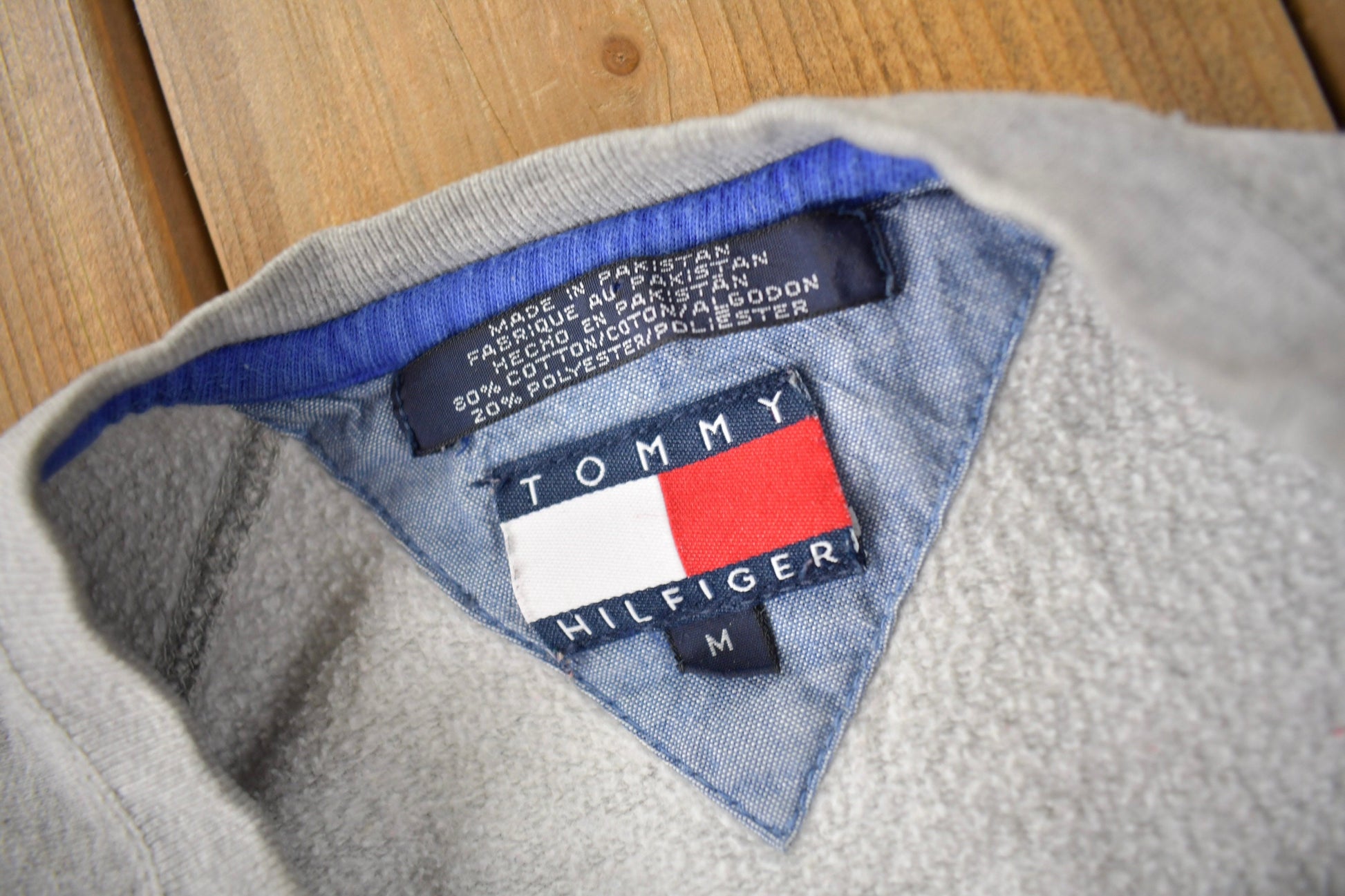 Vintage 1990s Tommy Hilfiger Tommy Girl Embroidered Crewneck Sweatshirt Size M