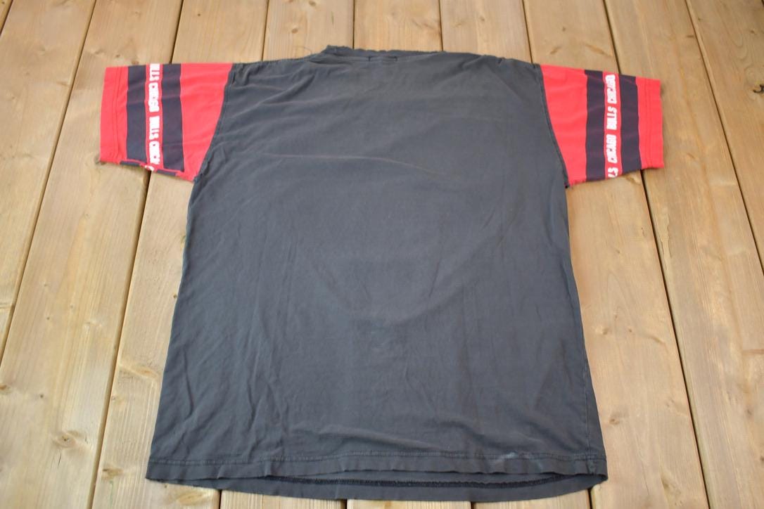 Vintage 1990s Chicago Bulls NBA Graphic T-Shirt