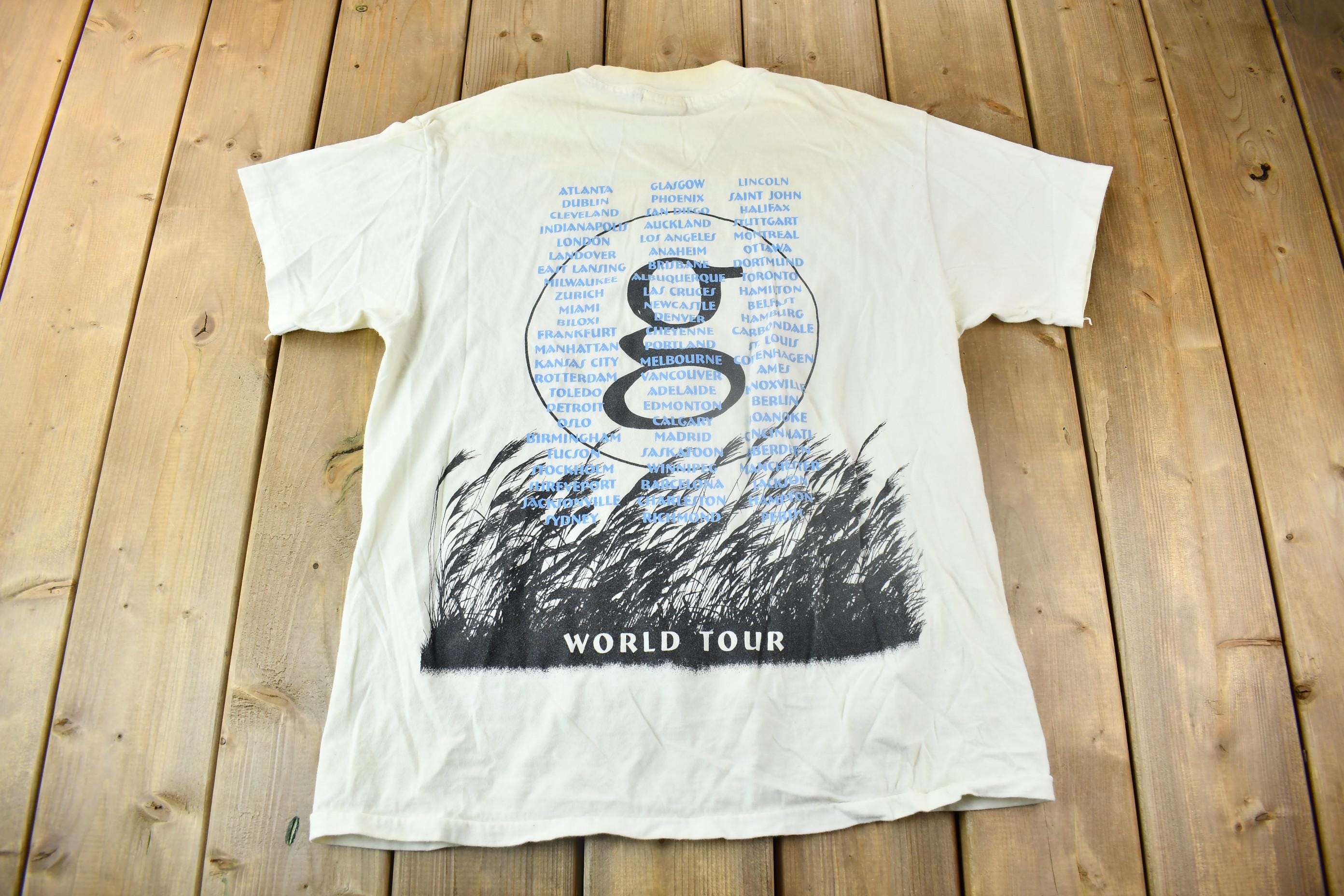 Vintage 1996 Garth Brooks World Tour Graphic Country Music T-Shirt