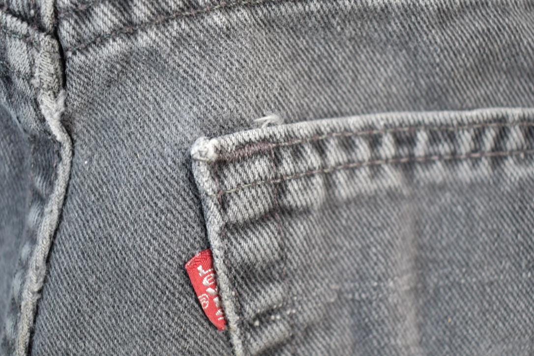 Vintage 1990s Levi Strauss Red Tab 505 Black Wash Denim Jeans Size 32 x 36