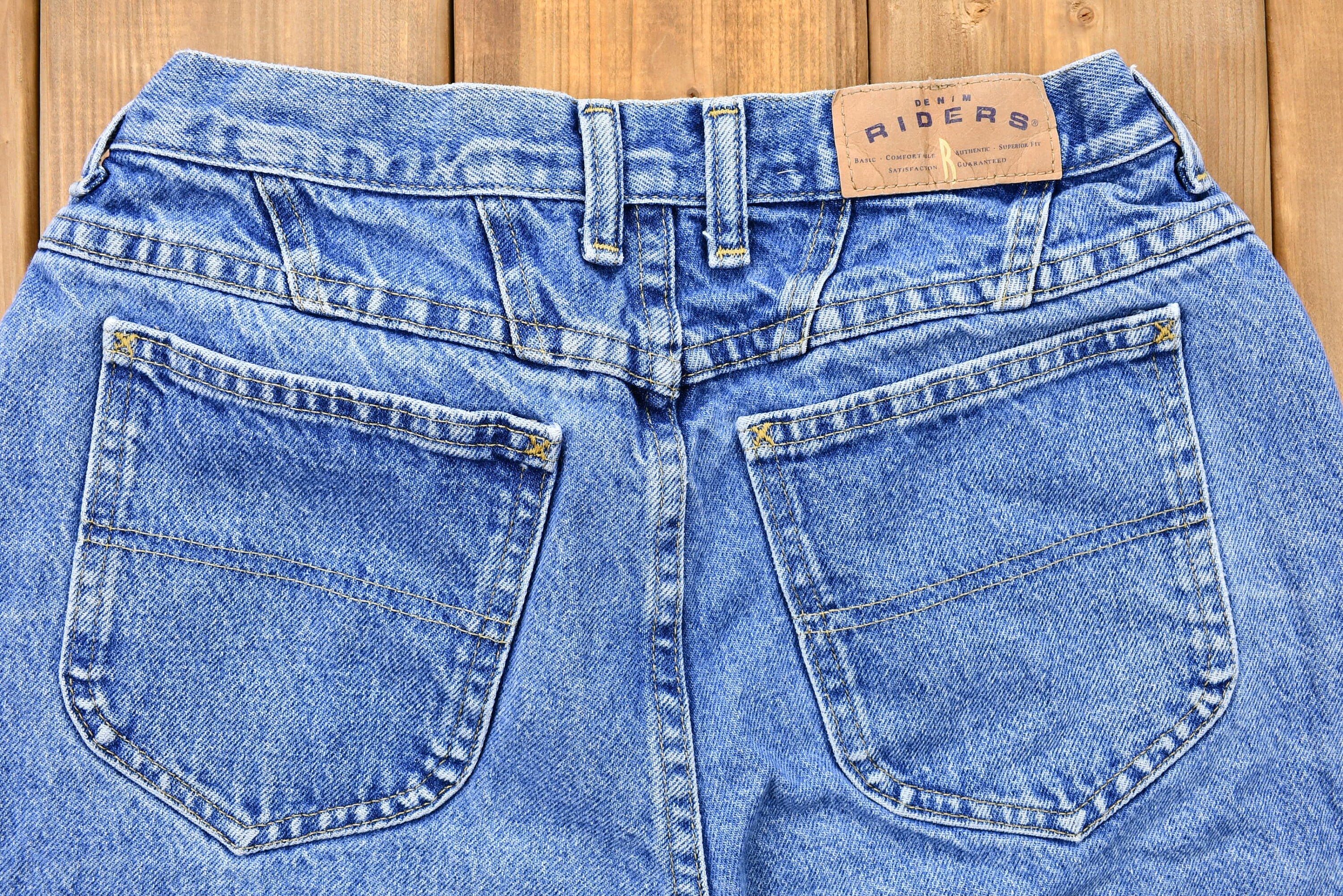 Vintage 1990s Riders Light Wash Relaxed Fit Tapered Mom Jeans