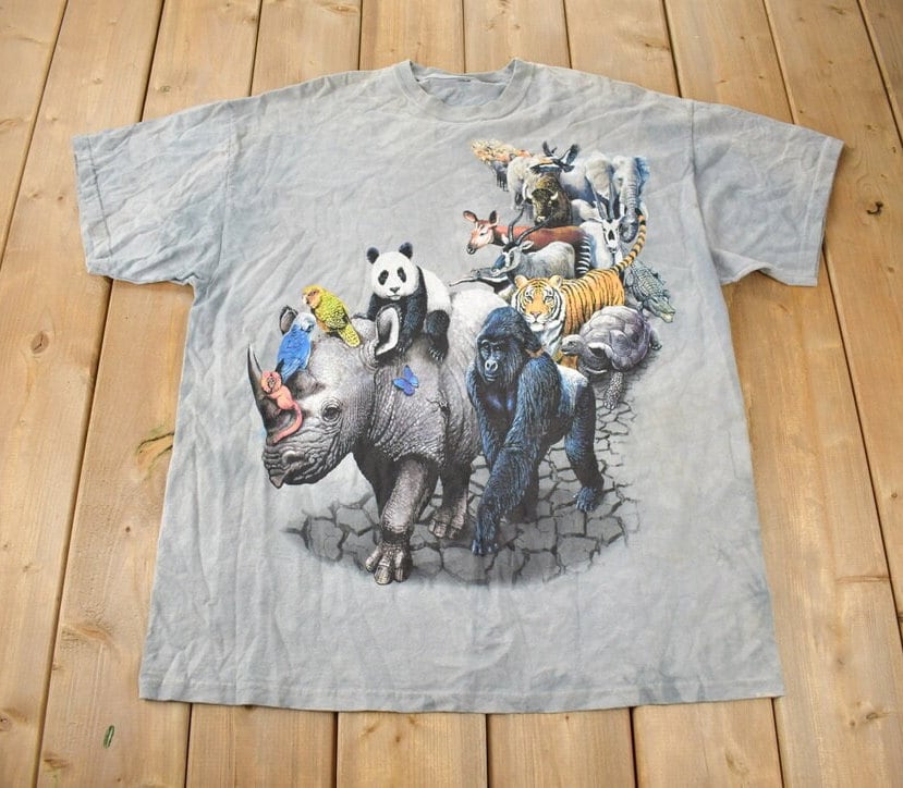Vintage 1990s Animal Kingdom Theme Graphic T-Shirt