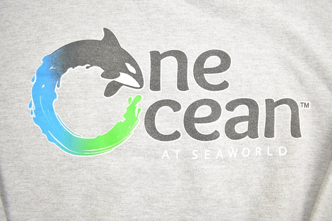 Vintage 1990s SeaWorld One Ocean Killer Whale Show Crewneck Sweatshirt