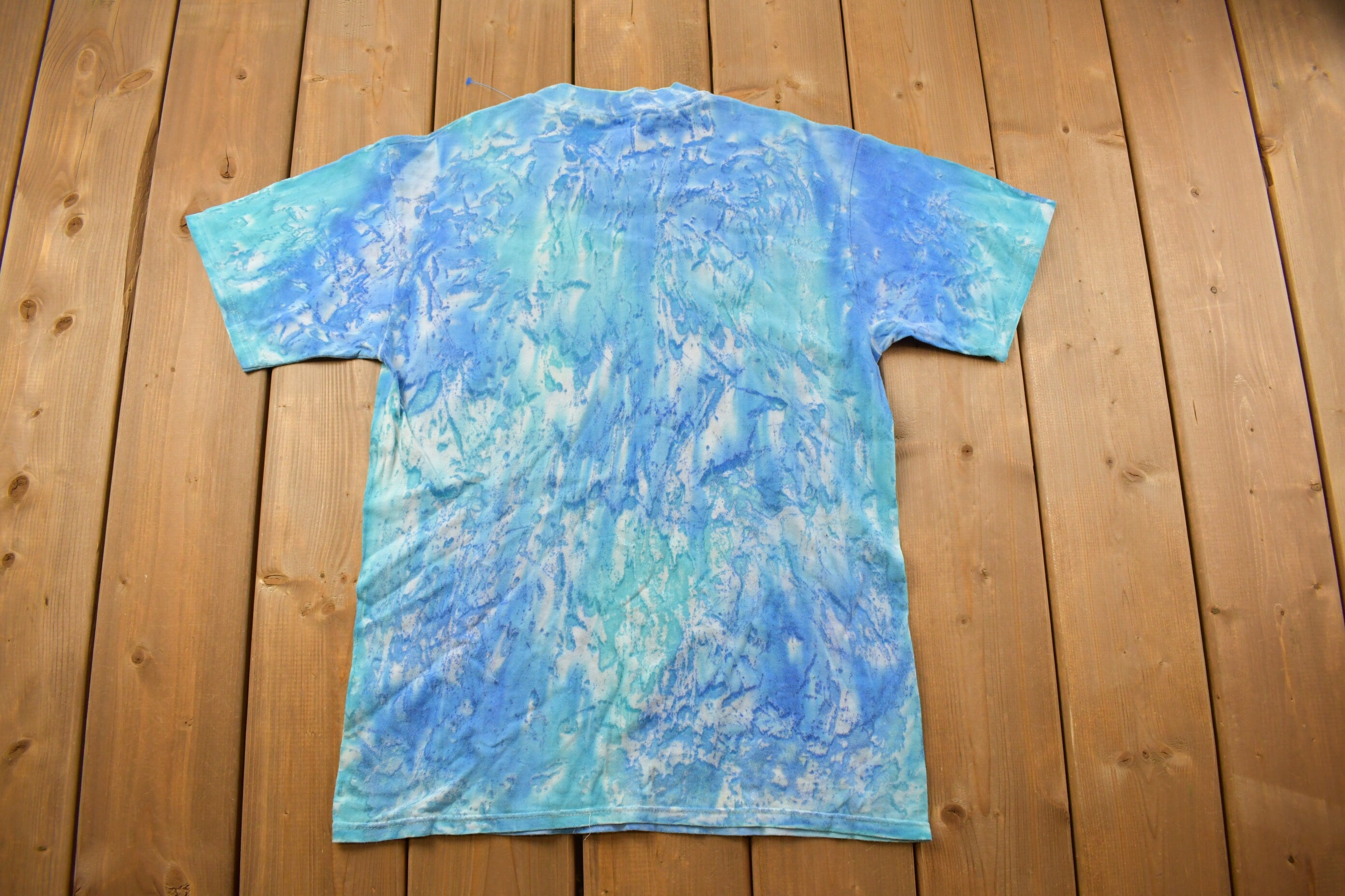 Vintage 1990s Bahamas Dolphin Themed T-Shirt