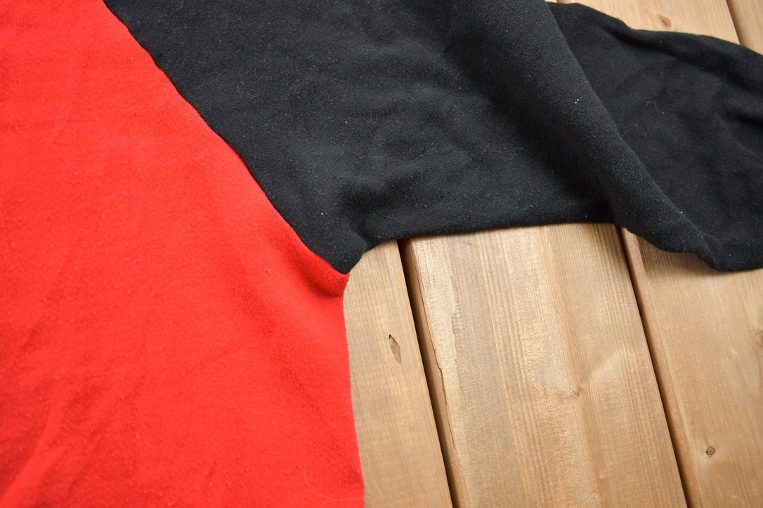 Vintage 1980s Blank Black Red Raglan Crewneck Sweatshirt / 80s Crewneck / Vintage Basics / Streetwear / Essentials / Buy Used Clothes