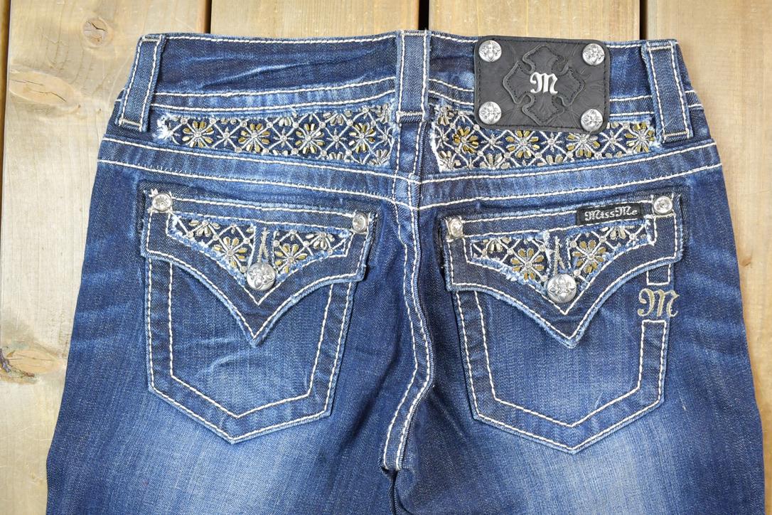 Vintage Y2K Miss Me Bedazzled Low Rise Jeans Size 26x31