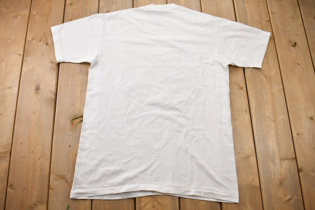 Vintage 1990s Grizzly Bear Graphic T-Shirt /