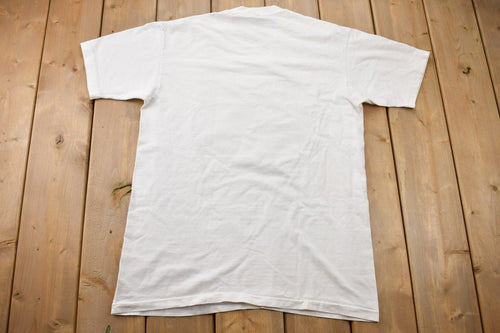 Vintage 1990s Grizzly Bear Graphic T-Shirt / Graphic / Single Stitch / 90s / Streetwear / Retro Style / Animal Graphic / 90s Bear Tee
