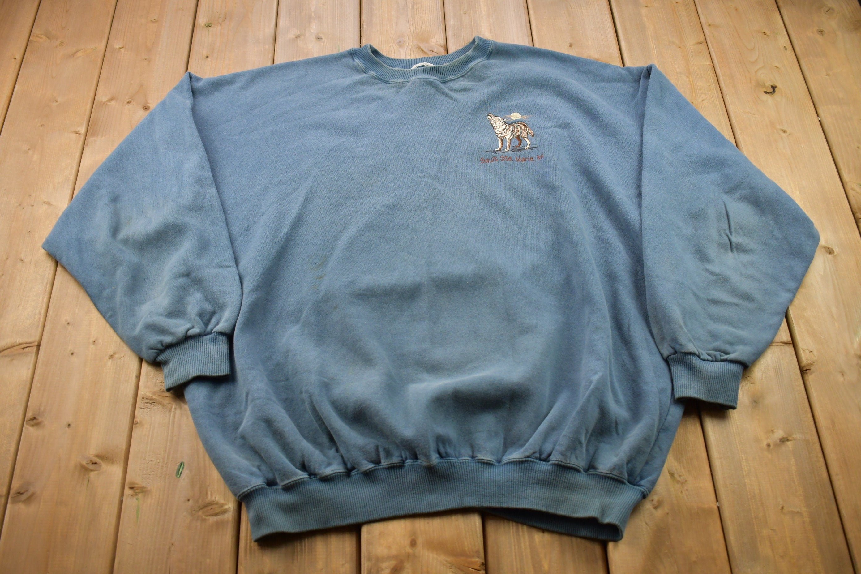 Vintage 1990s Sault Ste. Marie Wolf Crewneck Sweatshirt