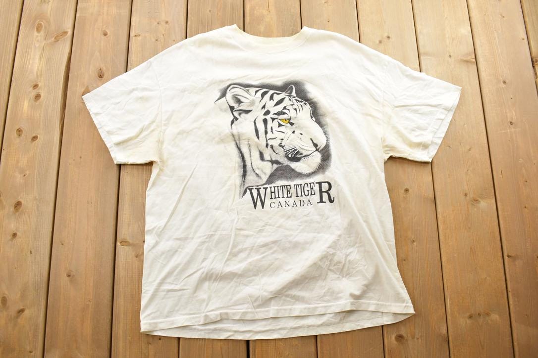 Vintage 1990s White Tiger Canada Big Cat Theme Graphic T-Shirt