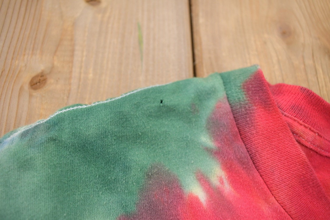 Vintage 1990s Gecko Peace Smoking T-Shirt
