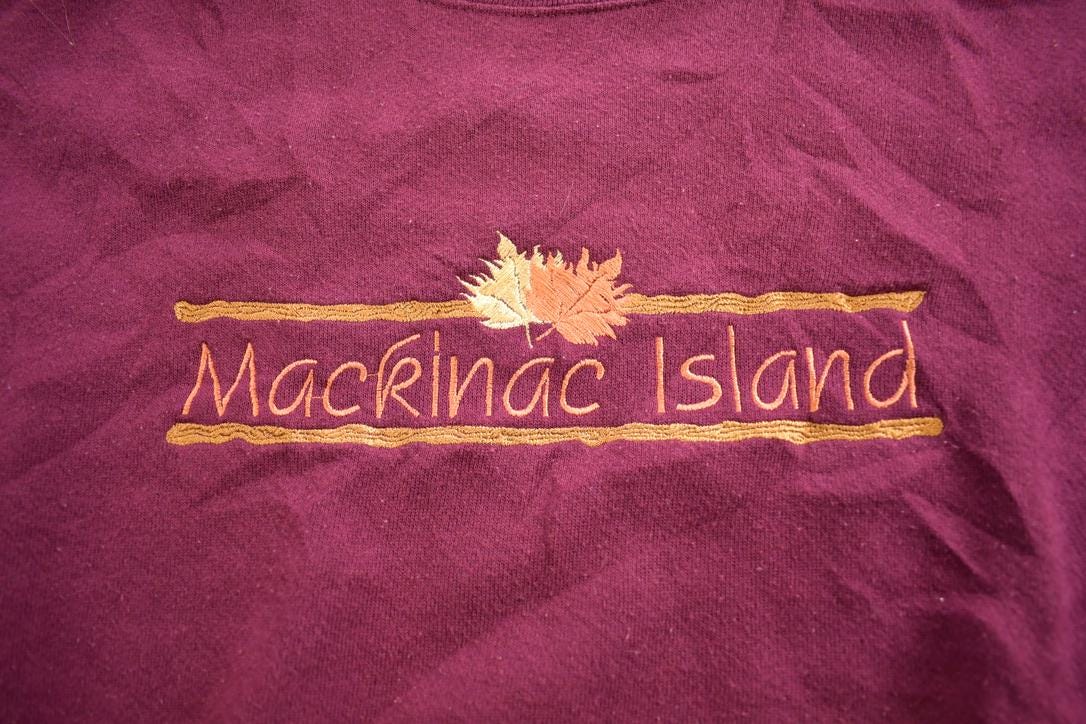 Vintage 1990s Mackinac Island Embroidered Souvenir Travel Crewneck Sweatshirt