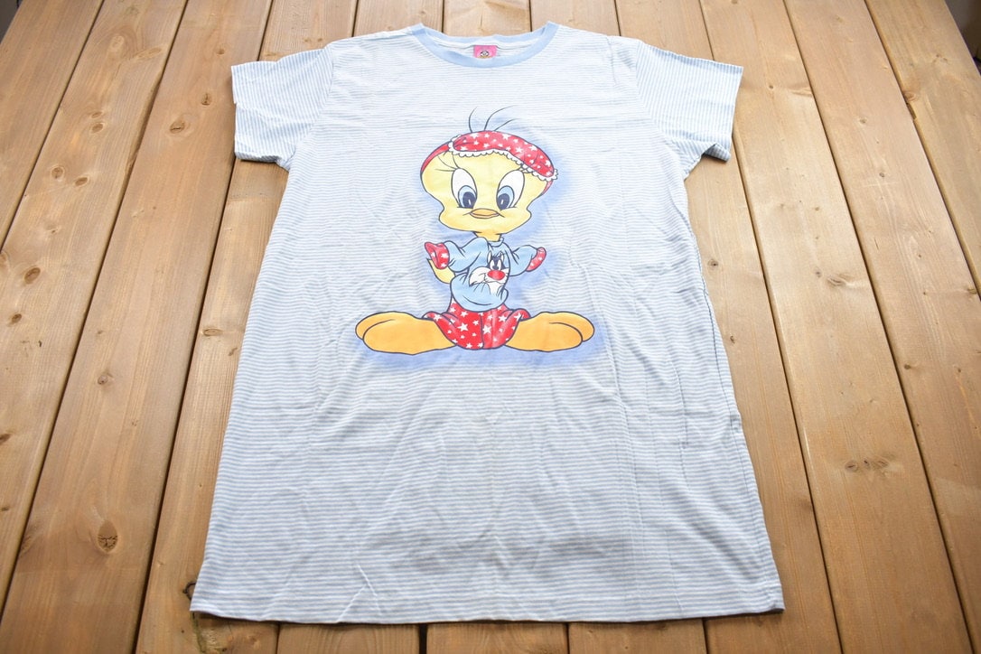Vintage 1990s Cute Tweety Bird In Pajamas Graphic T-Shirt