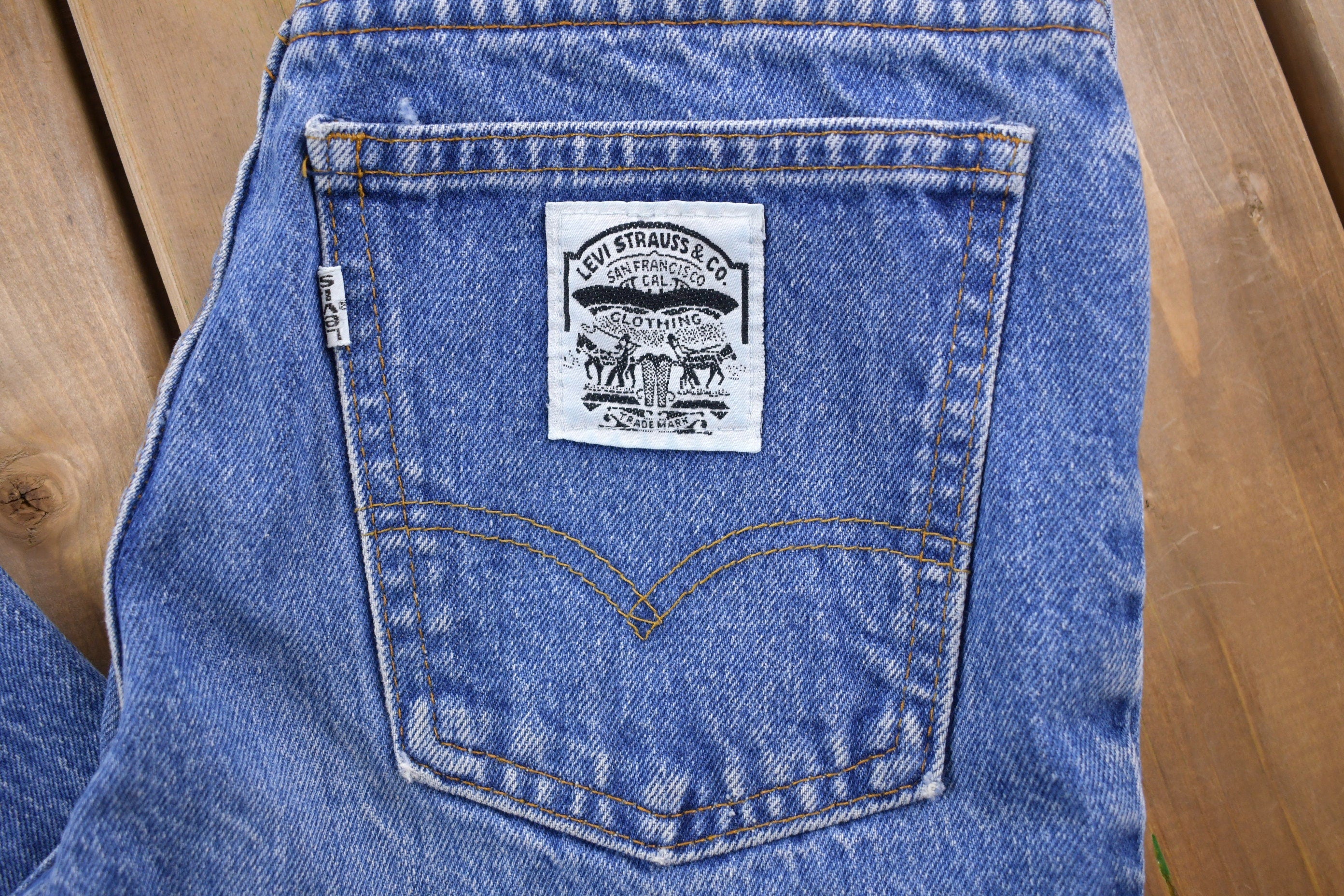 Vintage 1990s Levi's White Tab Jeans Size 26 x 29