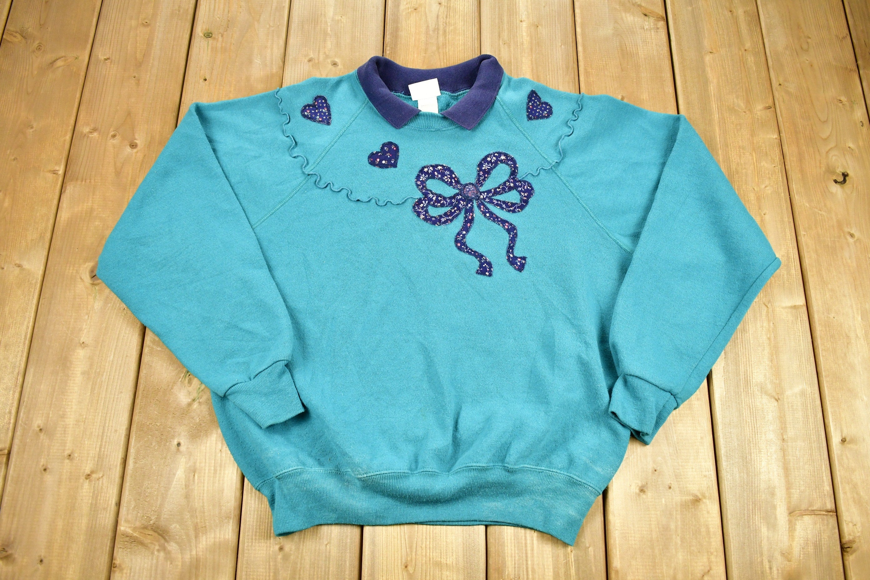 Vintage 1980s Embroidered Hearts Graphic Raglan Cut Crewneck