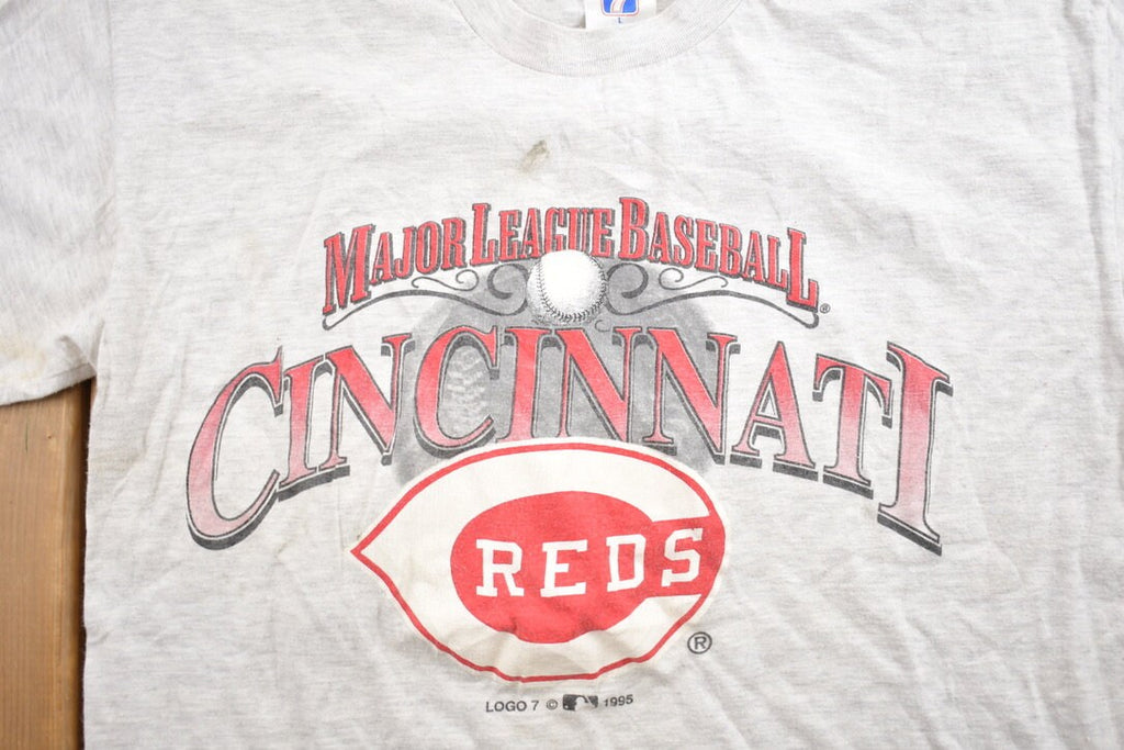 Vintage 1990s Cincinnati Reds MLB Graphic T-Shirt