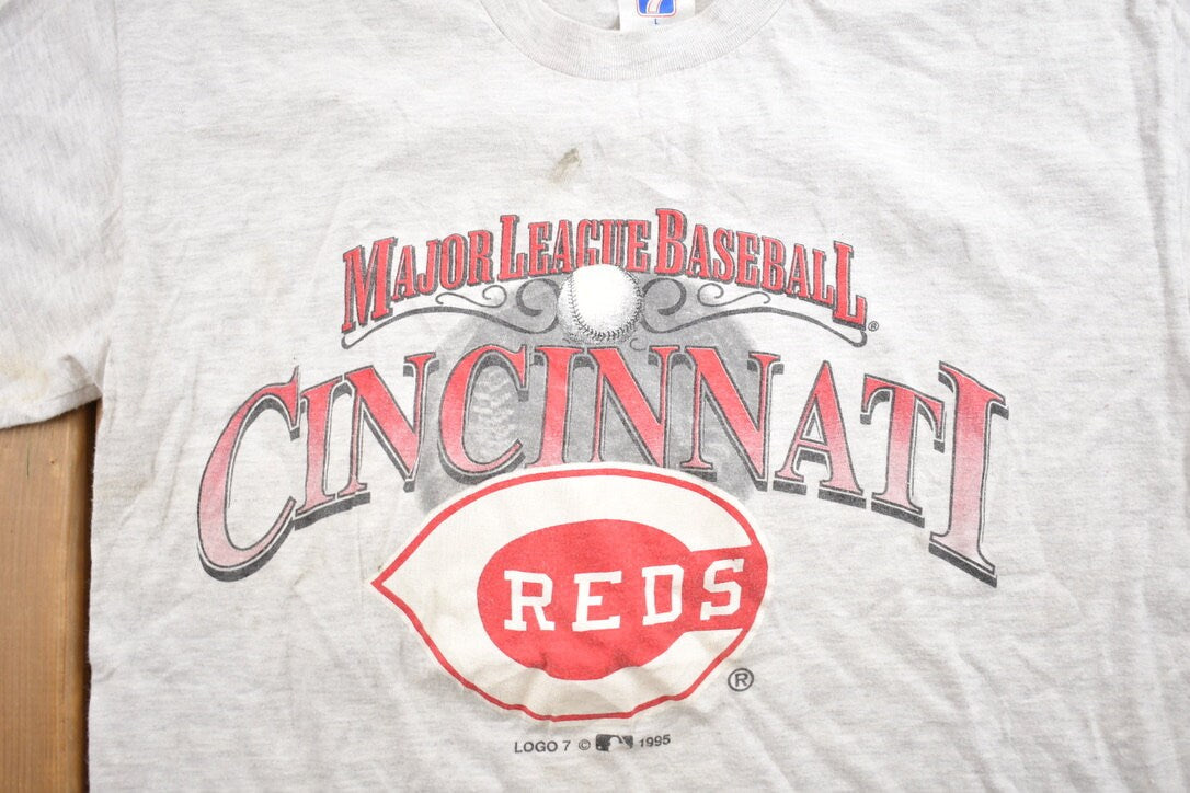 Vintage 1990s Cincinnati Reds MLB Graphic T-Shirt