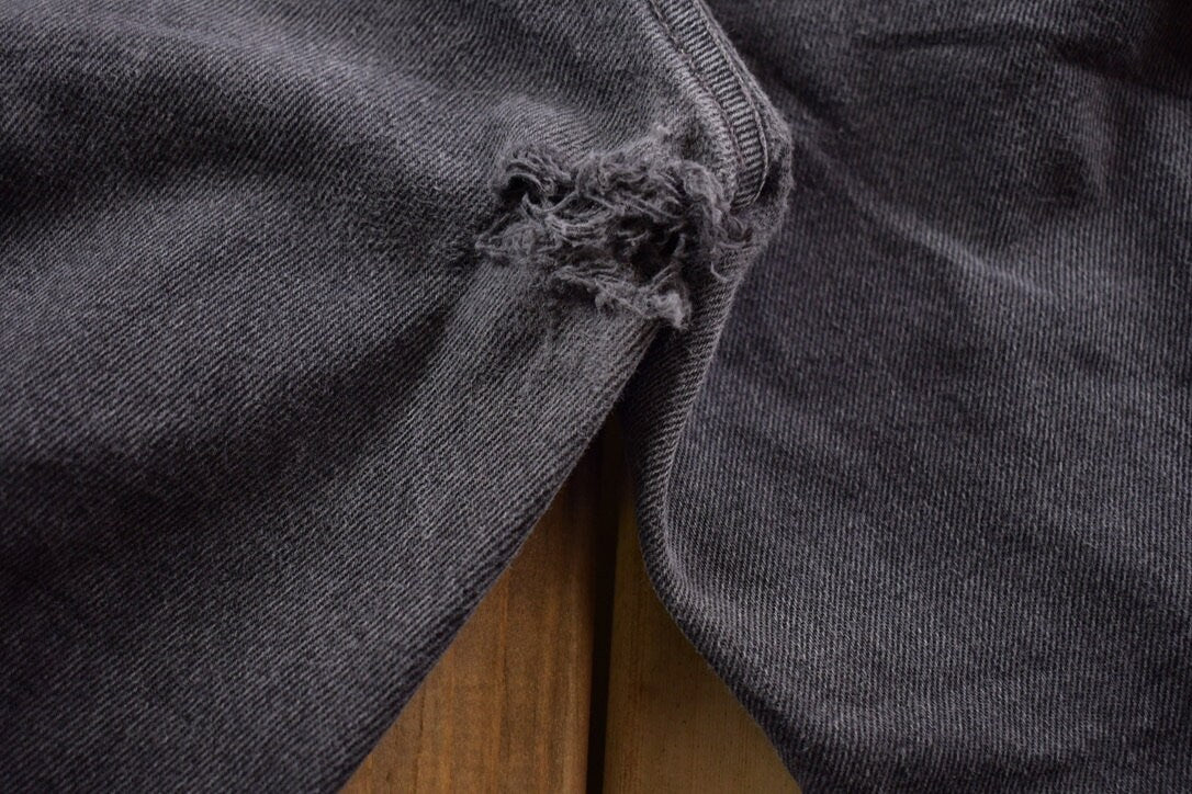 Vintage 1990s Black Levi's 505 Red Tab Denim Jeans Size 32 x 31.5