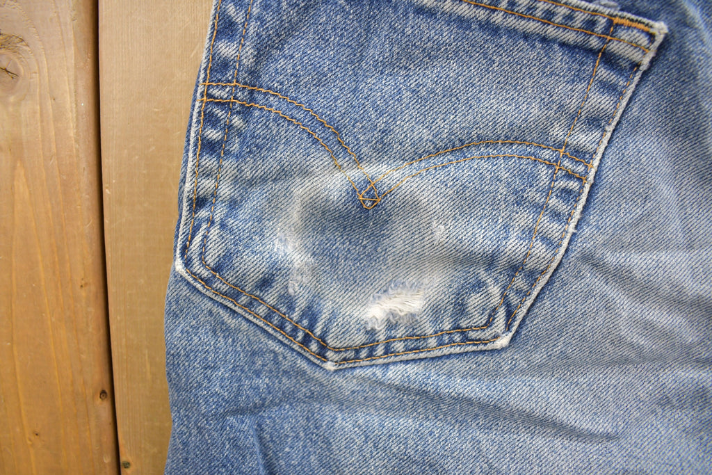 Vintage 1990s Levi's 550 Relaxed Fit Medium Wash Jeans Size 34 x 30