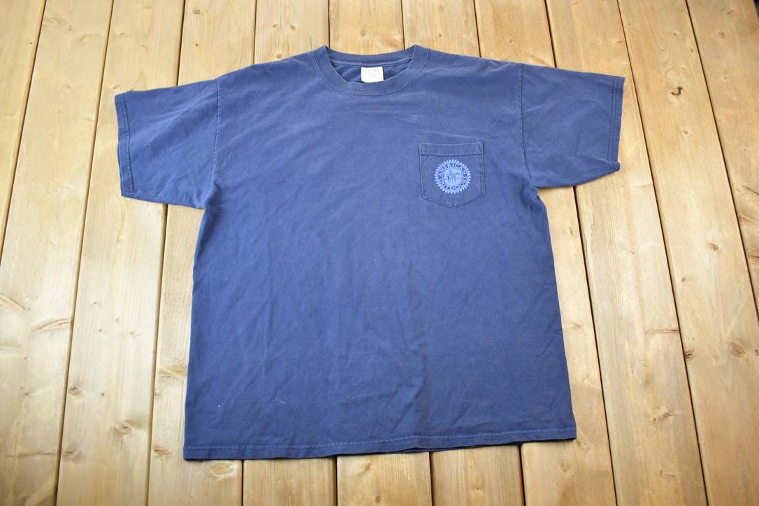 Vintage 1990s American Outdoors Wolf Souvenir Single Stitch Graphic Print T-Shirt Made In