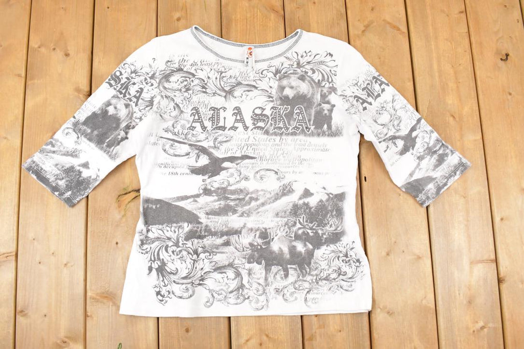 Vintage Y2K Alaska AOP Souvenir Travel T-Shirt Women's M