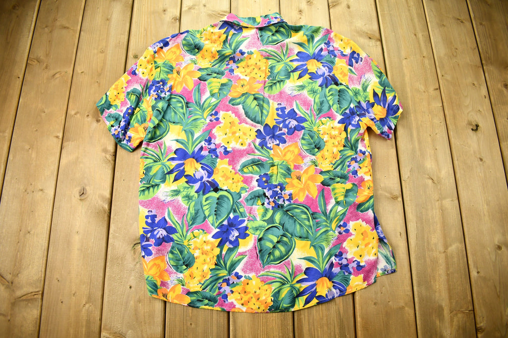 Vintage 1970s Jessie Floral Button Up Shirt /