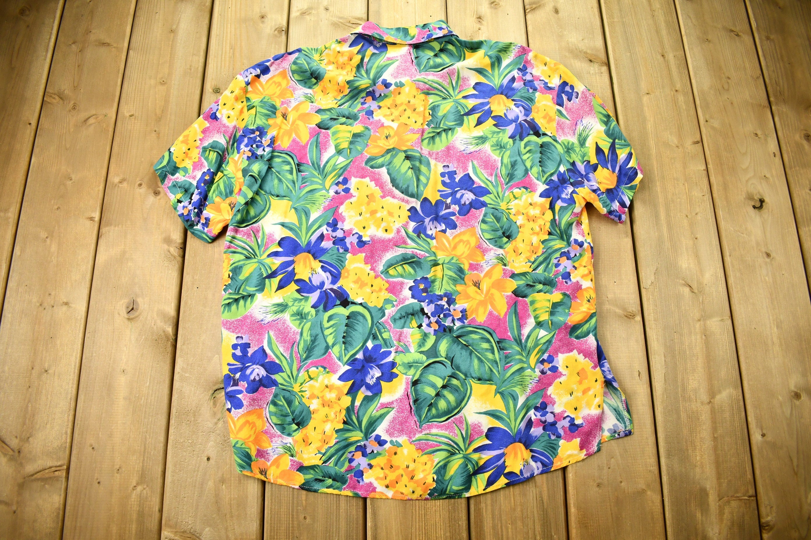 Vintage 1970s Jessie Floral Button Up Shirt /