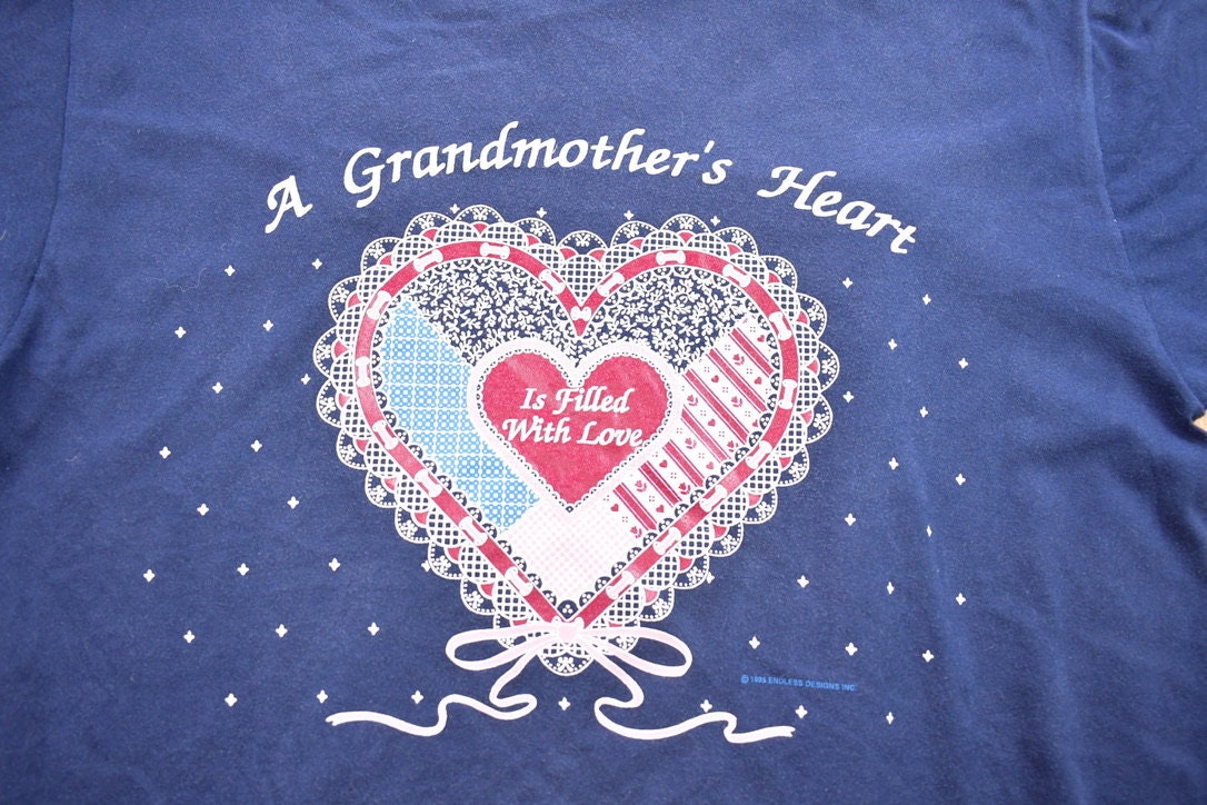 Vintage 1995 A Grandmother's Heart is Filled With Love Jerzees Graphic T-Shirt