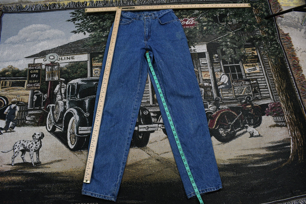 Vintage 1990s Levi's & Strauss 900 Series Jeans Size 29