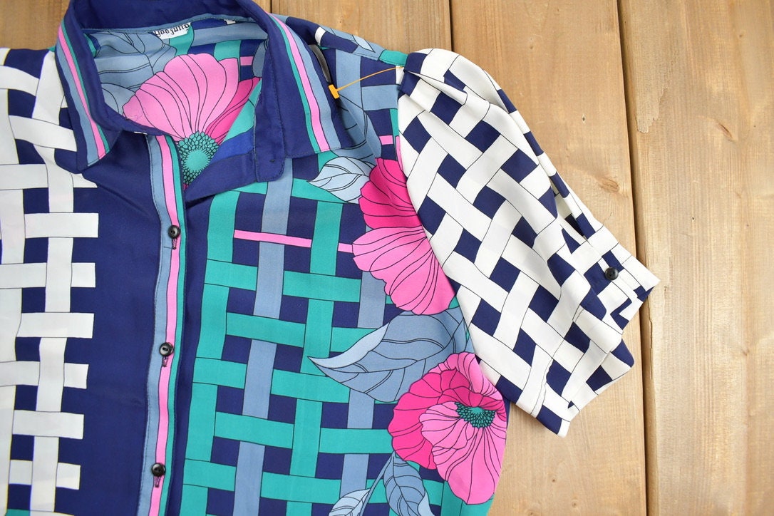 Vintage 1990s Floral Button Up Short Sleeve Shirt