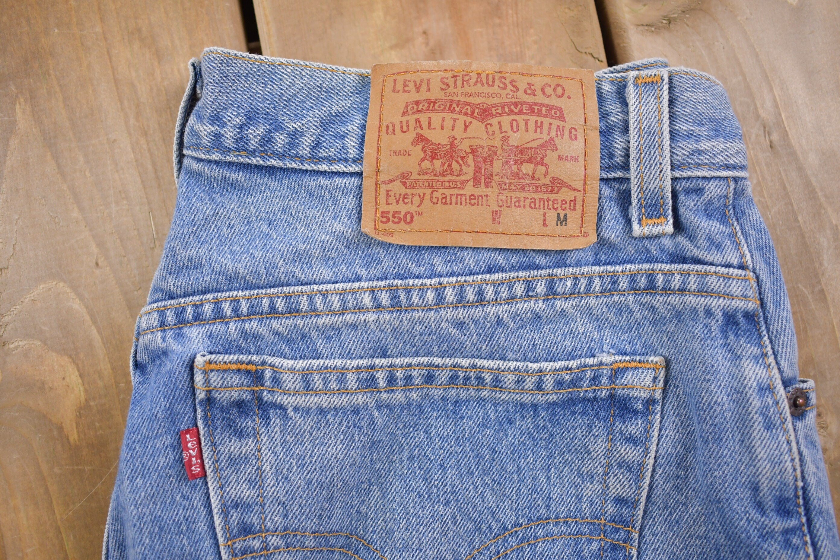 Vintage 1990s Levi's 550 Red Tab Jeans Size 31 x 30 / 90s Denim / Streetwear Fashion / Vintage Denim / Blue Jeans / Vintage Levi's