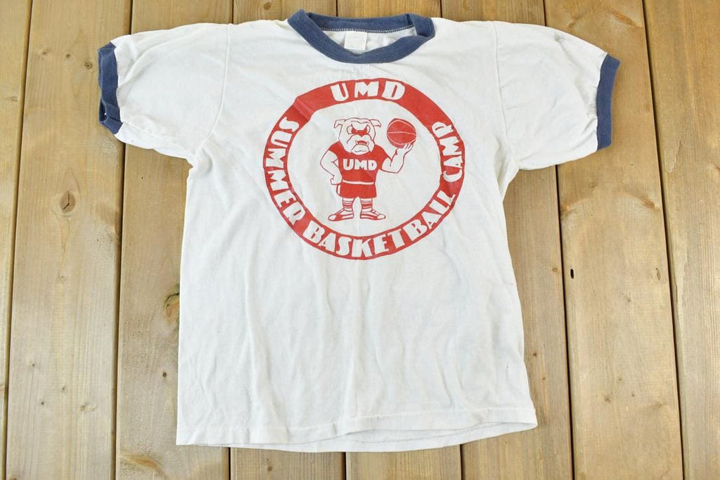 Vintage 1980s UMD Bulldogs Basketball University Collegiate T-Shirt