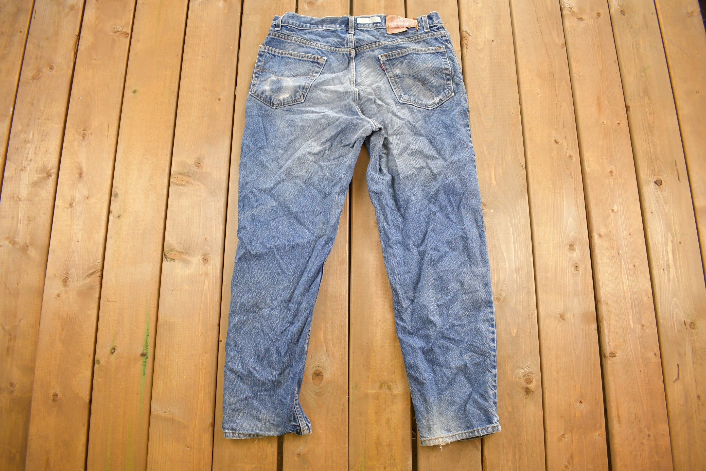 Vintage 1990s Levi's 550 Relaxed Fit Medium Wash Jeans Size 34 x 30