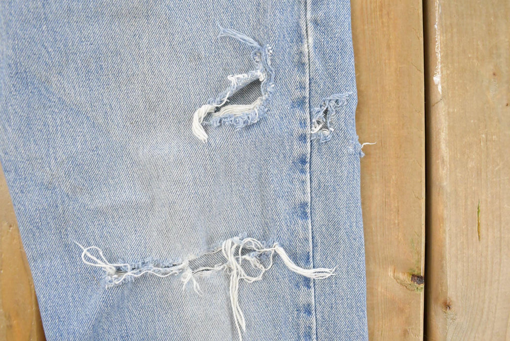 Vintage 1990s Levi's 550 Relaxed Fit Distressed Denim Jeans Men's 28 x 29 / 90s Levi's / Streetwear