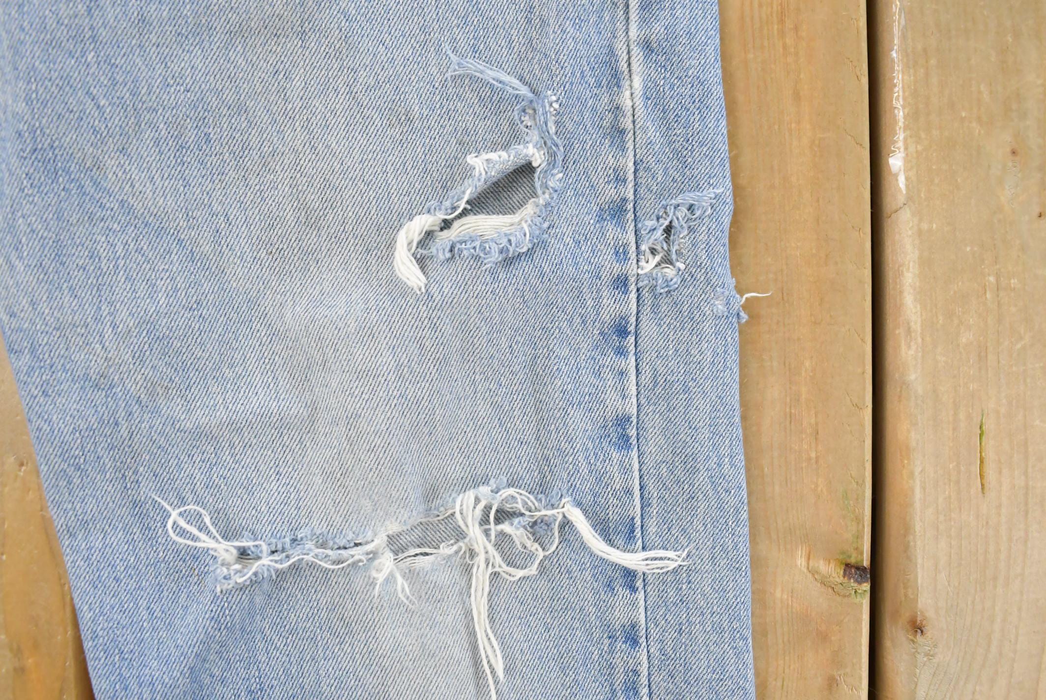 Vintage 1990s Levi's 550 Relaxed Fit Distressed Denim Jeans Men's 28 x 29 / 90s Levi's / Streetwear