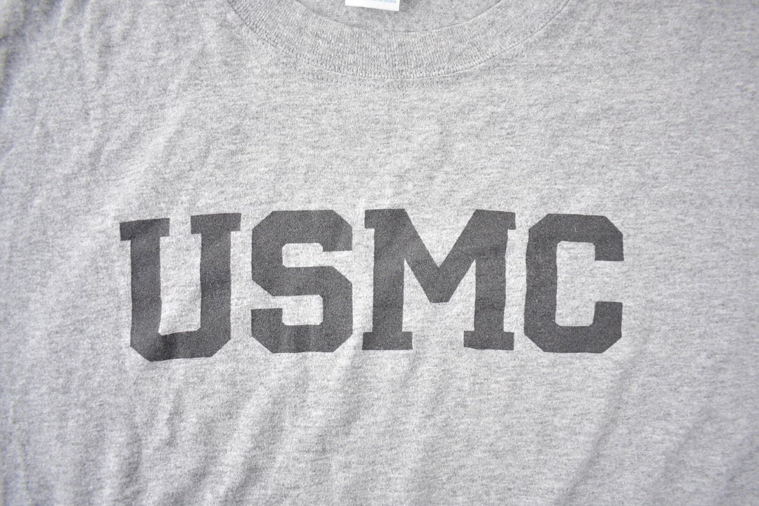 Vintage 1980s United States Marine Core Collegiate Single Stitch Graphic T-Shirt Made In Size XL