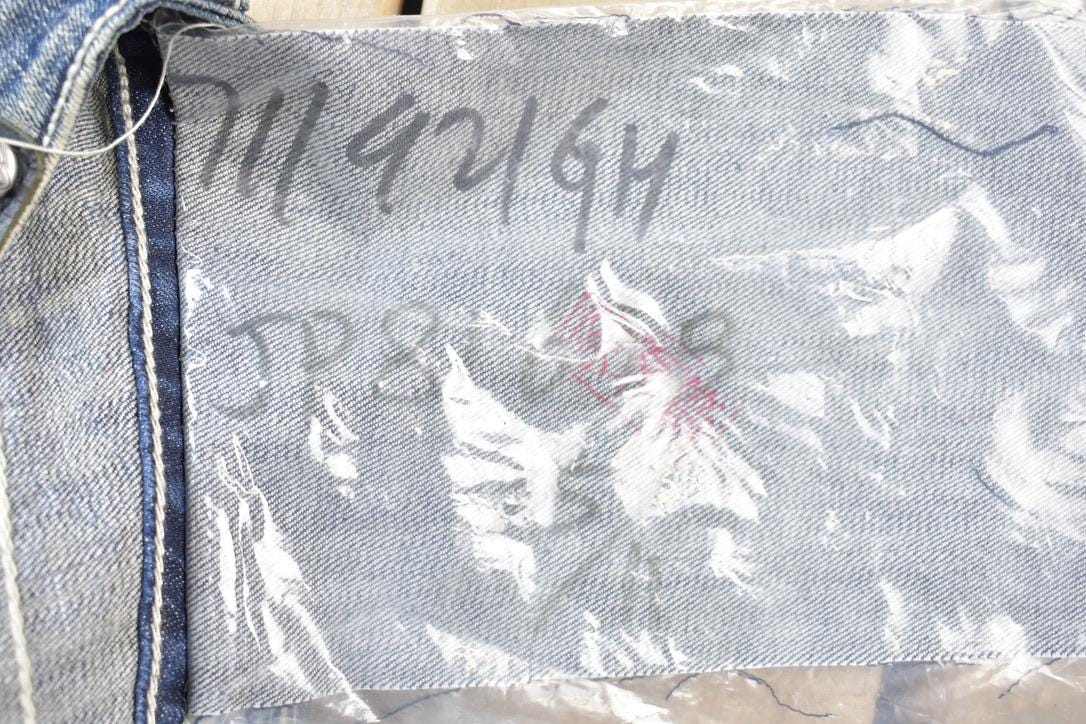 Vintage Y2K Miss Me Bedazzled Low Rise Jeans Size 26x31