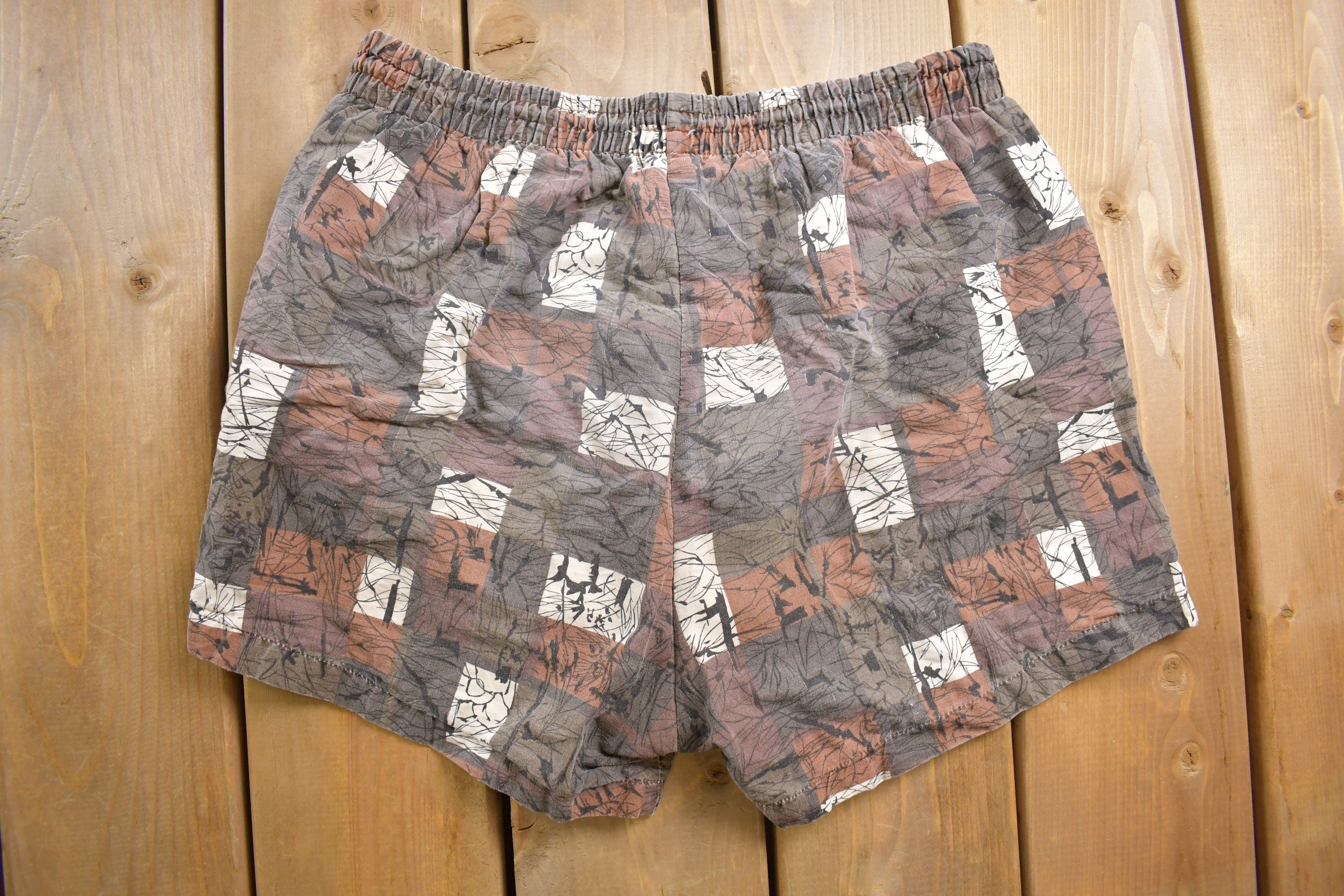 Vintage 1990s All Over Pattern Print Shorts Size 30