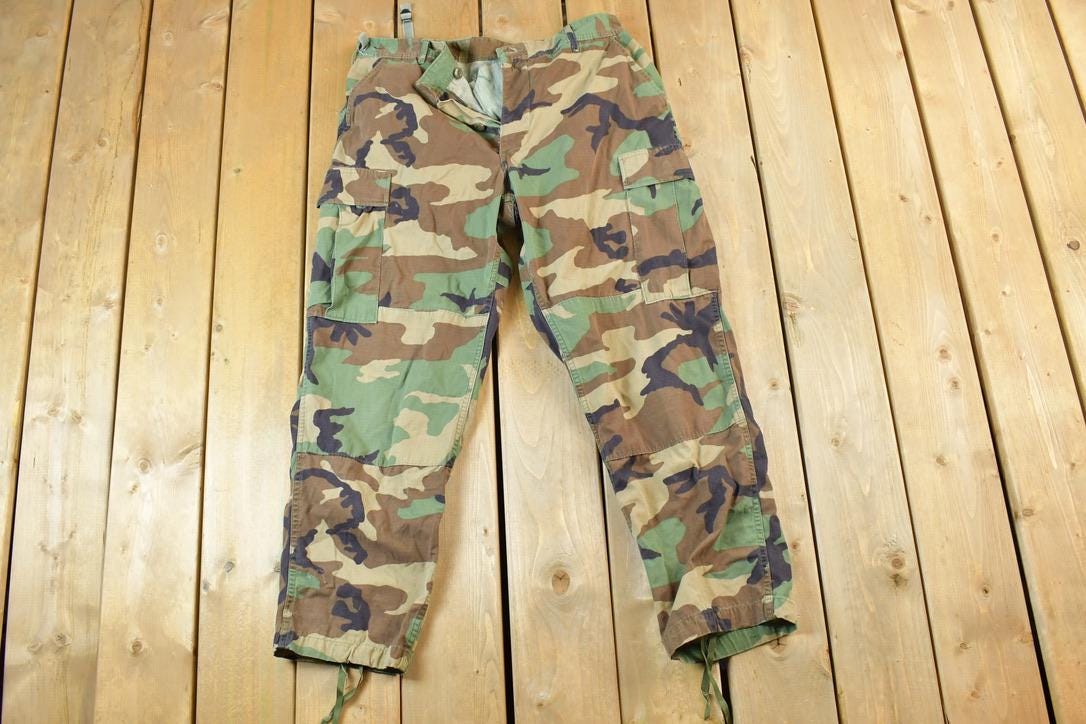 Vintage 1990s Army Camouflage Cargo Pants Size Large / Streetwear / Army Pants / Military Pant's / Vintage Cargos / Made In