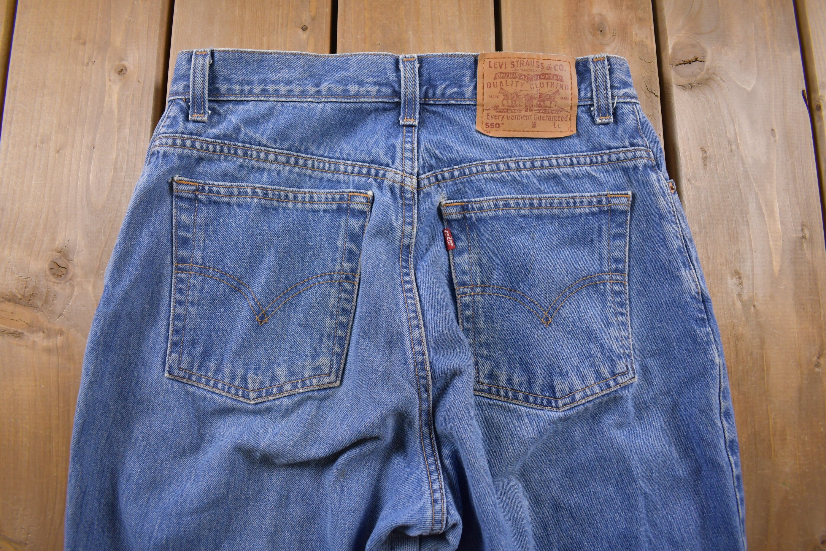 Vintage 1990s Levi's 550 Red Tab Jeans Size 30 x 33