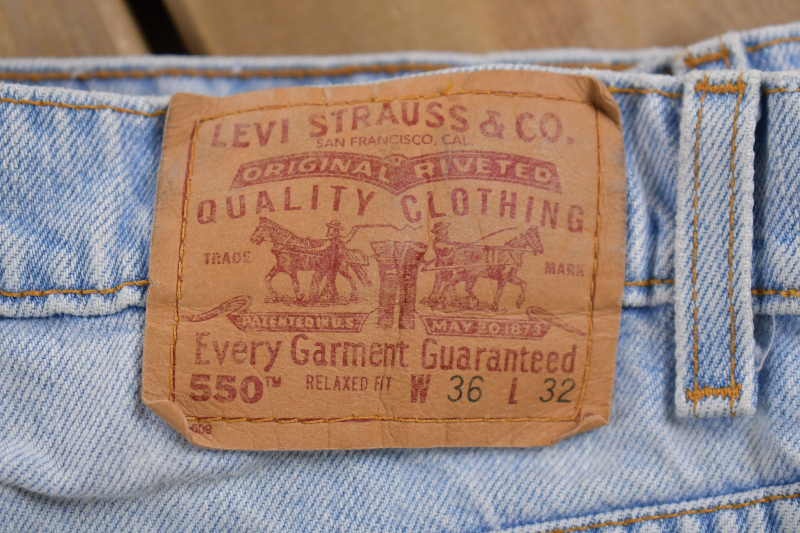 Vintage 1990s Levi's 550 Red Tab Jeans Size 34 x 31