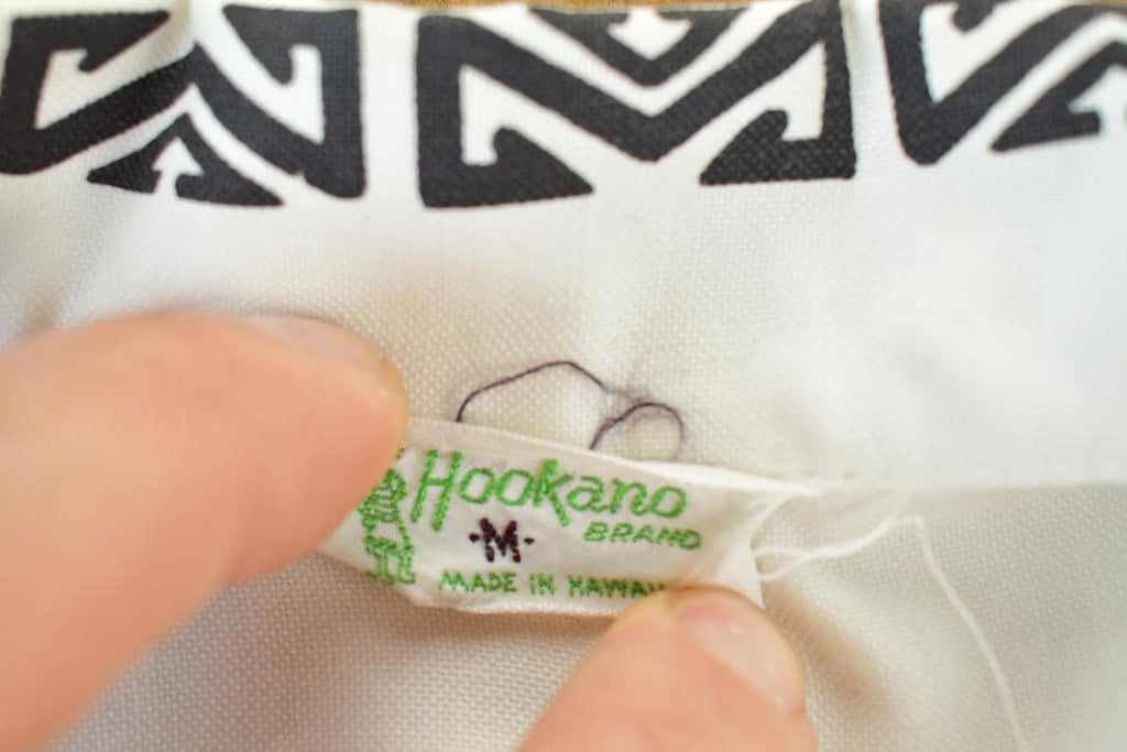 Vintage 1970s Hawaiian Souvenir Graphic Print Button Up