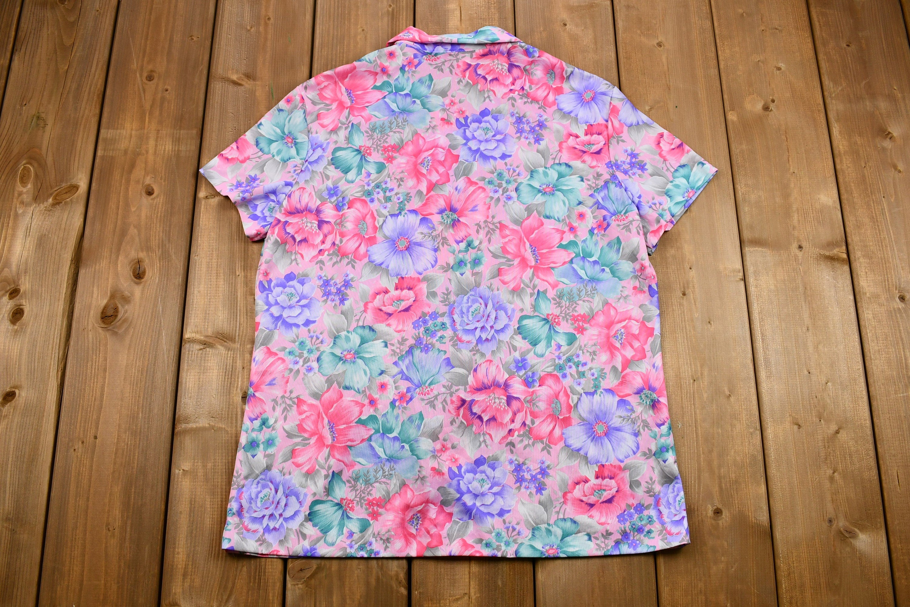Vintage 1970s Floral Quarter-Button Up Short Sleeve Blouse