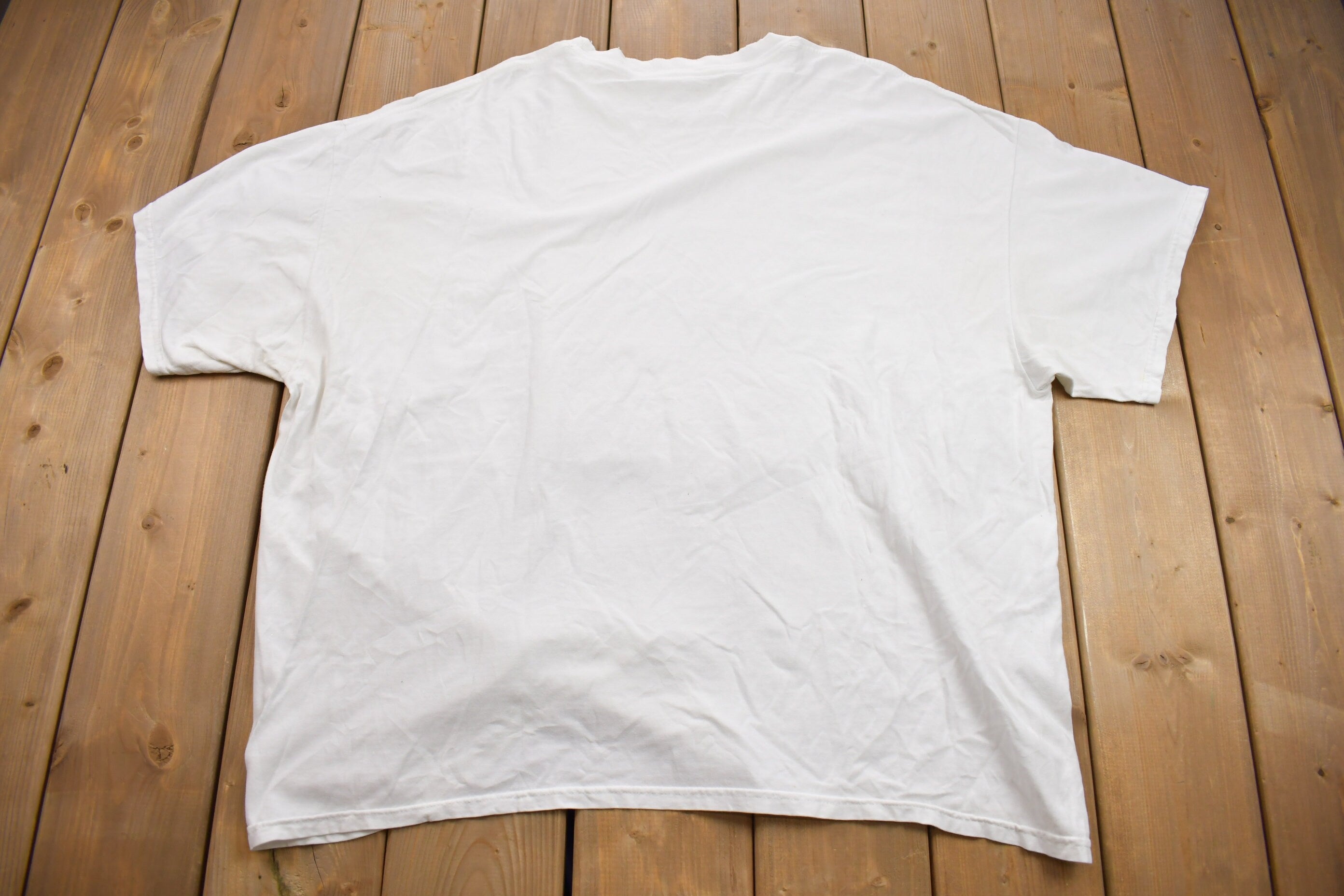Vintage 1990s NFL New England Patriots Super Bowl 36 Graphic T-Shirt