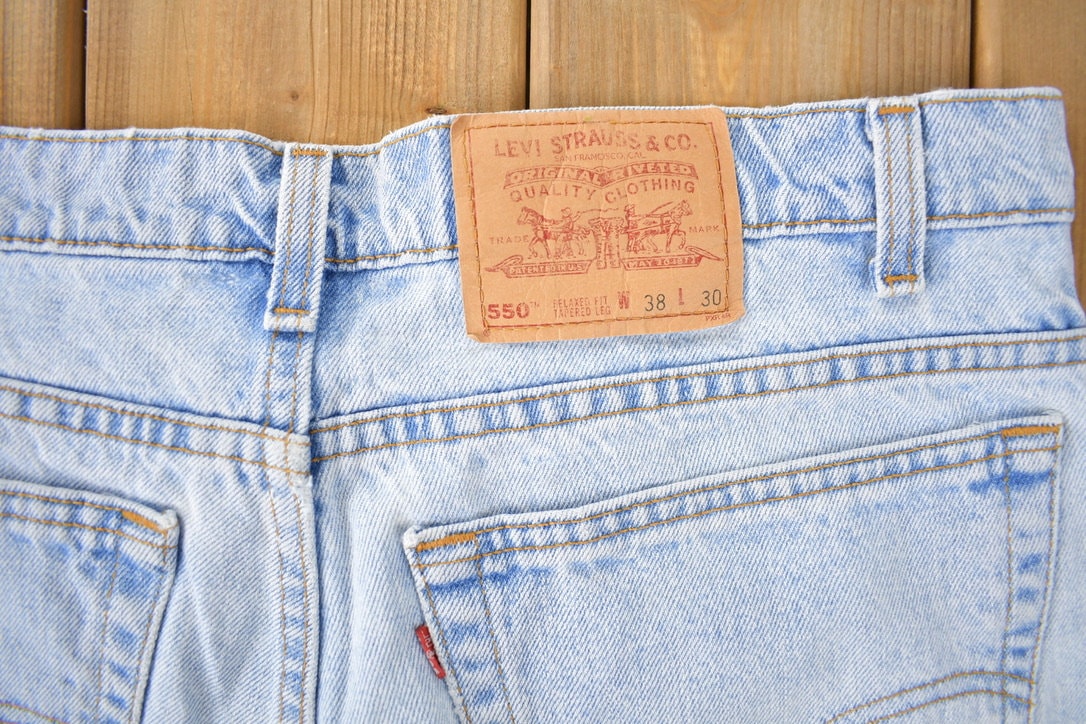 Vintage 1990s Levi's 550 Relaxed Fit Tapered Leg Jeans Size 38 x 30