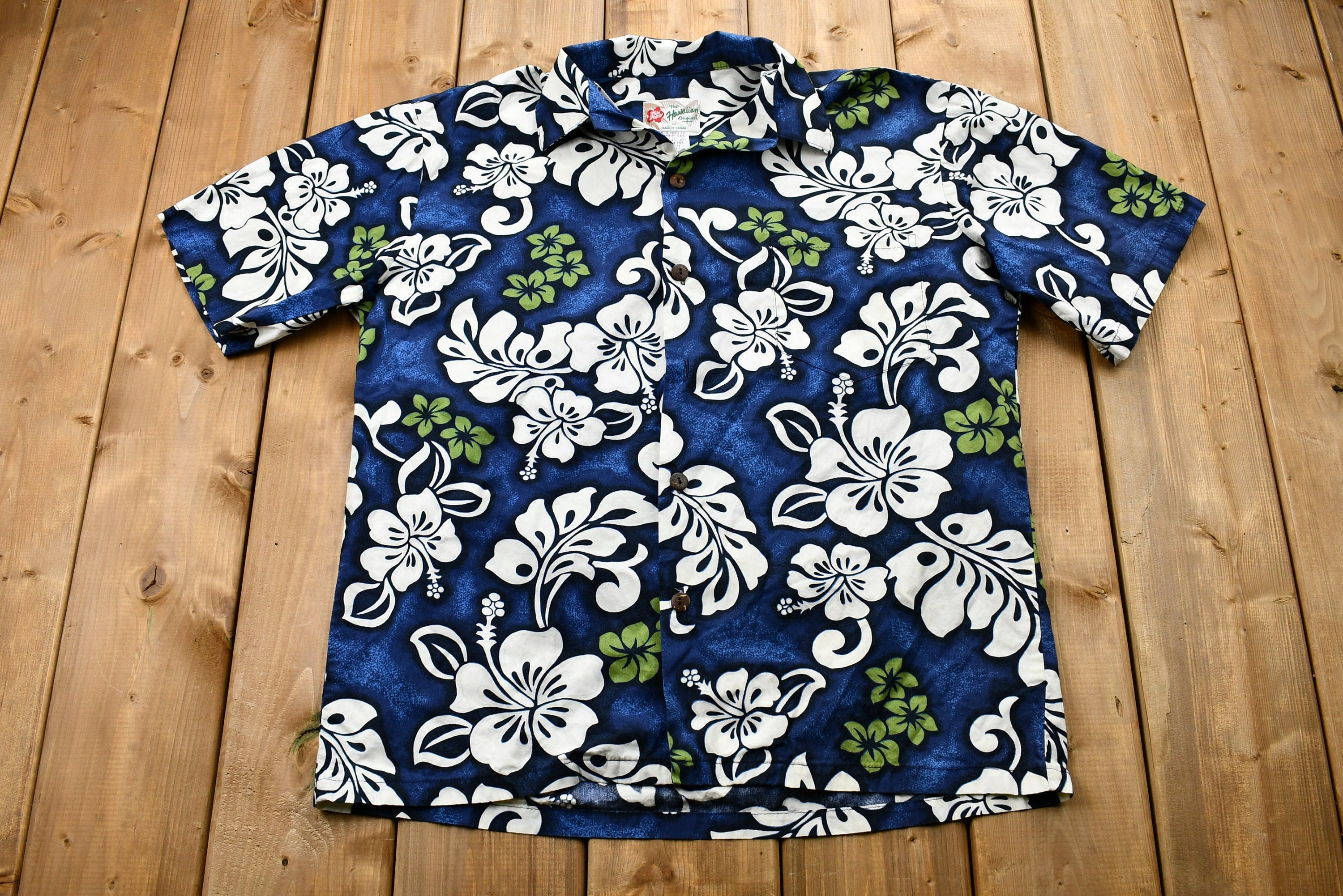 Vintage 1990s Hilo Hattie Hawaiian Button Up Shirt
