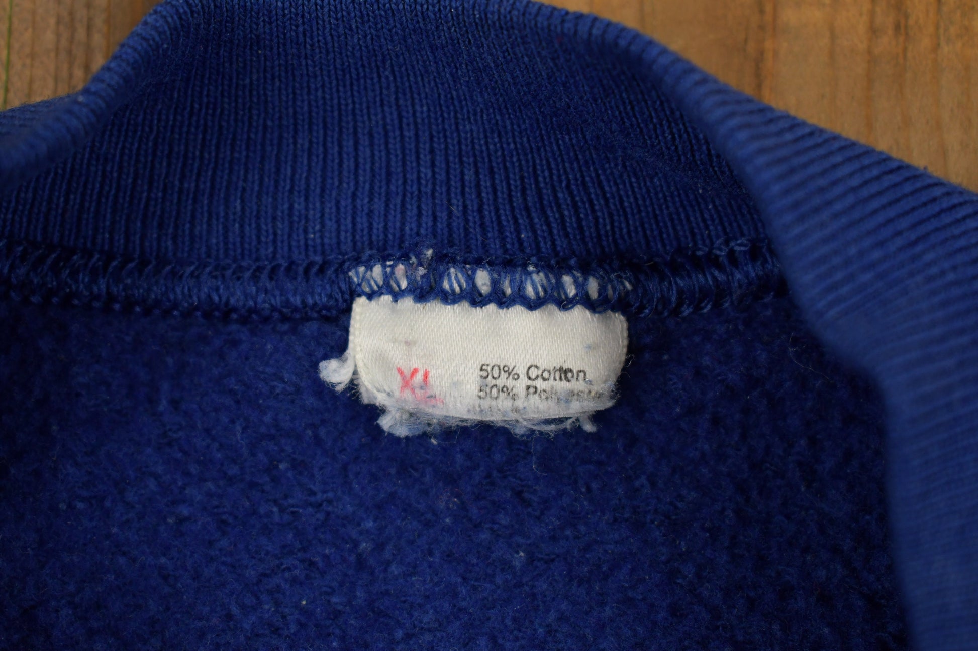 Vintage 1980s Wolf Theme Graphic Raglan Crewneck / Vintage Sweatshirt / Outdoorsman / Wilderness Sweatshirt / Made In USA