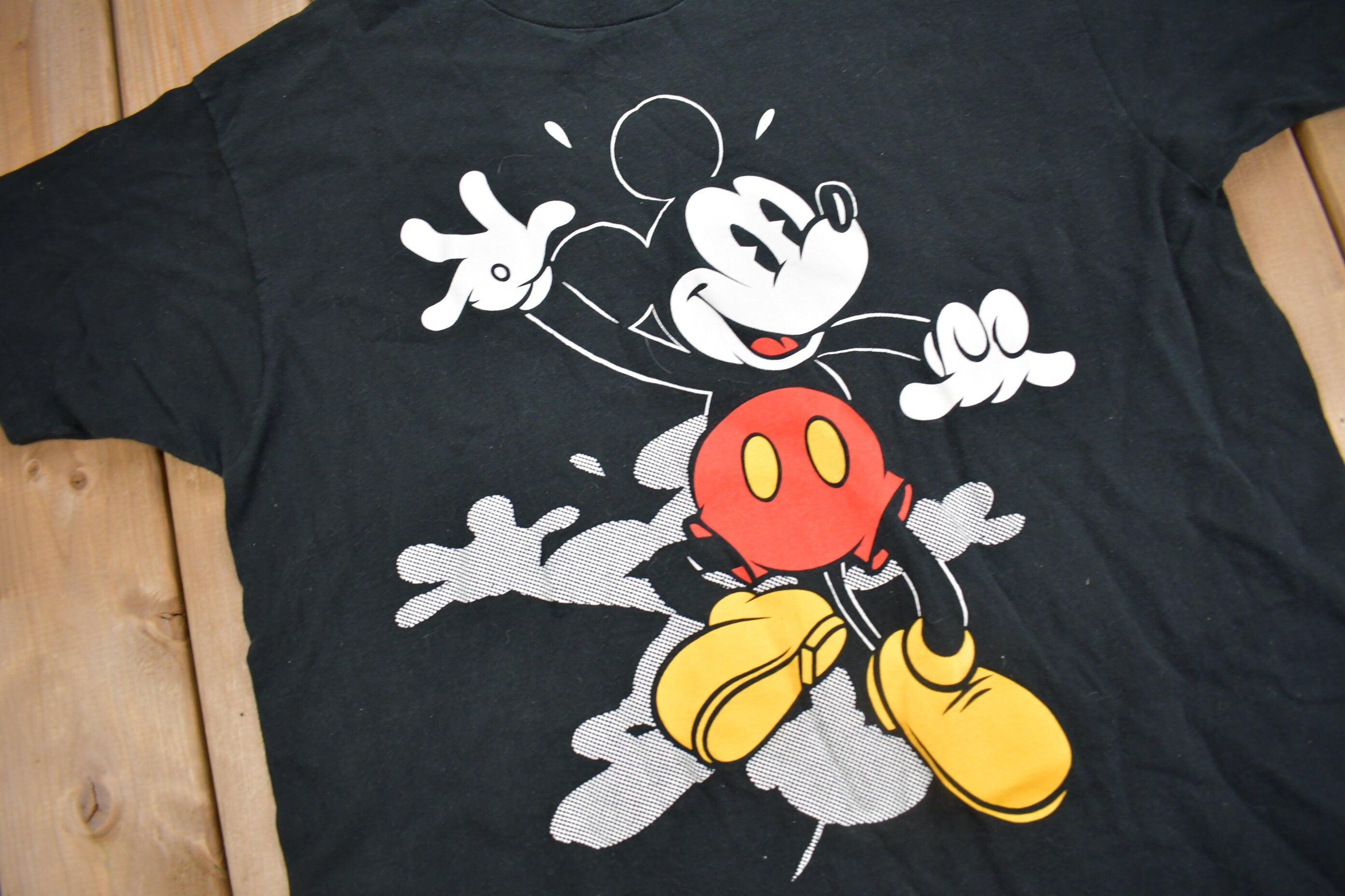 Vintage 1990s Mickey & Co Mickey Mouse Graphic Cartoon T-Shirt